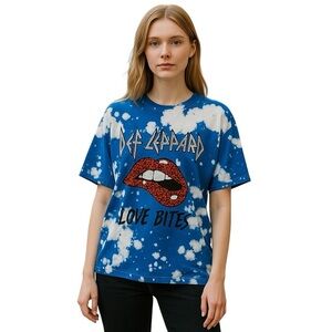 Def Leppard Love Bites Blue and White Tie-Dye Short Sleeve Graphic Tee Unisex L